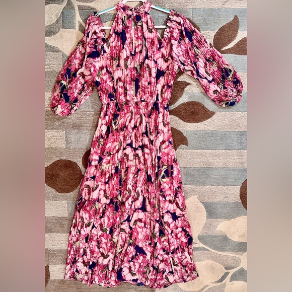 Petal & Pup Hilary Pleated Cold Shoulder Floral Maxi Dress - Picture 7 of 15